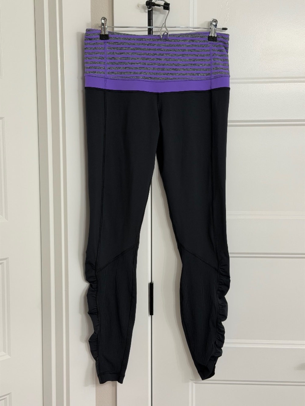 Lululemon Purple Striped Waiste Band Black Ruched Bottom Leggings Size 10